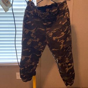 Cargo camouflage pants
